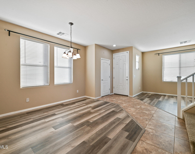 2033 S Colt Drive - Photo Thumbnail 5