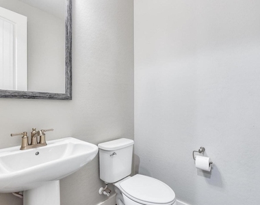 246 W White Oak Avenue - Photo Thumbnail 40