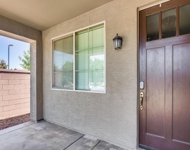 246 W White Oak Avenue - Photo Thumbnail 5