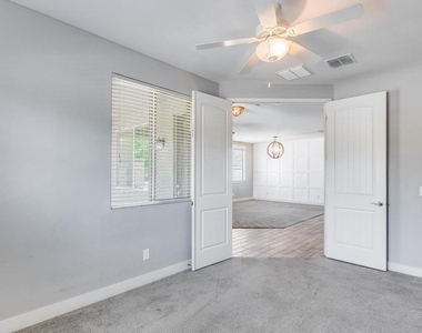 246 W White Oak Avenue - Photo Thumbnail 12