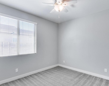 246 W White Oak Avenue - Photo Thumbnail 36