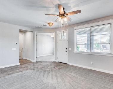 246 W White Oak Avenue - Photo Thumbnail 8