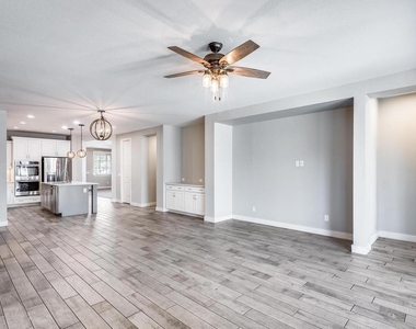 246 W White Oak Avenue - Photo Thumbnail 2