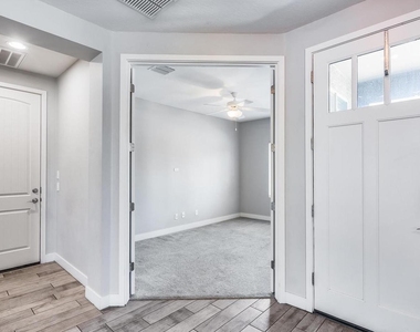 246 W White Oak Avenue - Photo Thumbnail 10