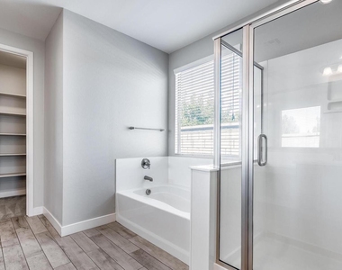 246 W White Oak Avenue - Photo Thumbnail 28