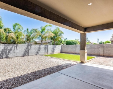 246 W White Oak Avenue - Photo Thumbnail 41
