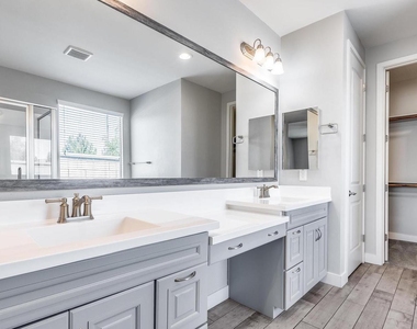 246 W White Oak Avenue - Photo Thumbnail 27
