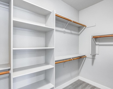 246 W White Oak Avenue - Photo Thumbnail 29