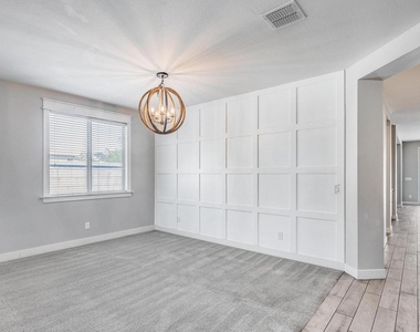 246 W White Oak Avenue - Photo Thumbnail 7
