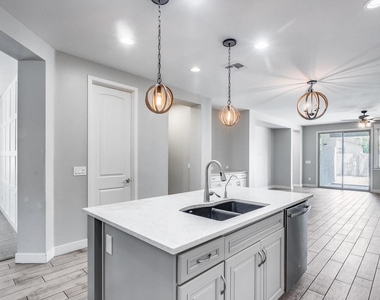246 W White Oak Avenue - Photo Thumbnail 15