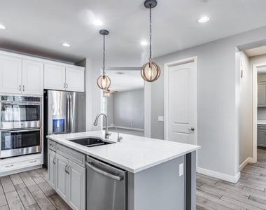 246 W White Oak Avenue - Photo Thumbnail 14
