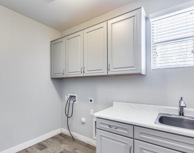 246 W White Oak Avenue - Photo Thumbnail 23