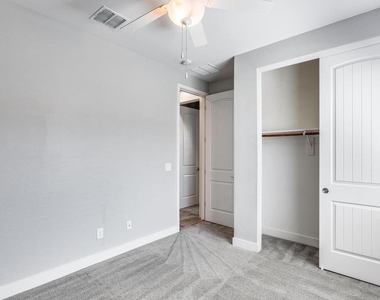 246 W White Oak Avenue - Photo Thumbnail 35