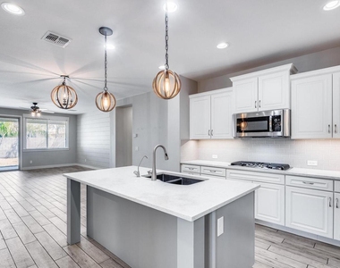 246 W White Oak Avenue - Photo Thumbnail 16