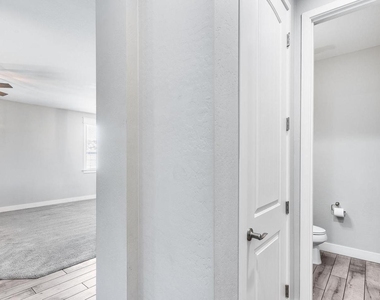 246 W White Oak Avenue - Photo Thumbnail 39