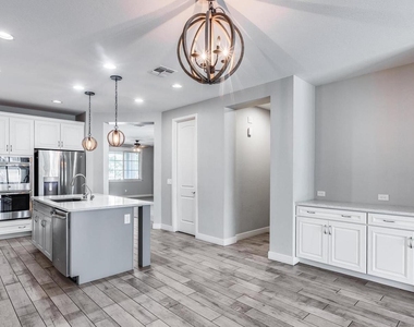 246 W White Oak Avenue - Photo Thumbnail 18