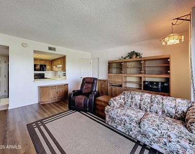 10330 W Thunderbird Boulevard - Photo Thumbnail 6