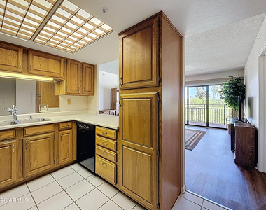 10330 W Thunderbird Boulevard - Photo Thumbnail 4