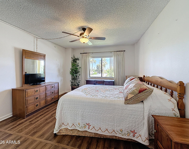 10330 W Thunderbird Boulevard - Photo Thumbnail 7