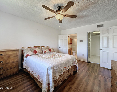 10330 W Thunderbird Boulevard - Photo Thumbnail 5