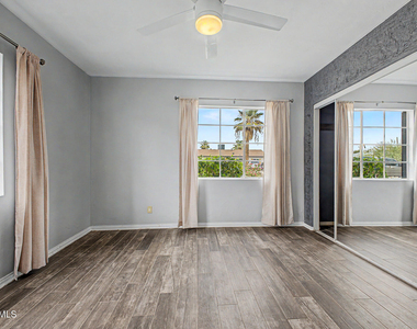 4238 N 10th Place - Photo Thumbnail 10