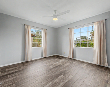 4238 N 10th Place - Photo Thumbnail 9