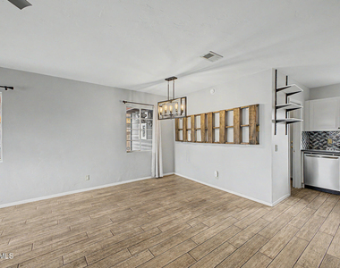 4238 N 10th Place - Photo Thumbnail 4