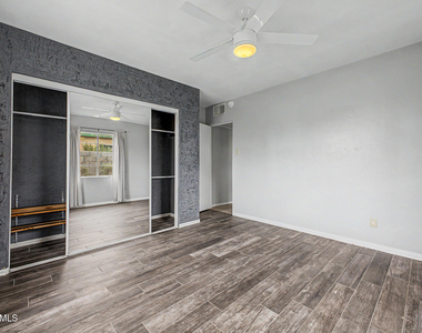 4238 N 10th Place - Photo Thumbnail 11