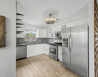 4238 N 10th Place - Photo Thumbnail 6