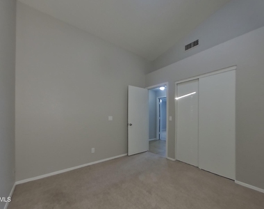 11302 W Orchid Lane - Photo Thumbnail 9