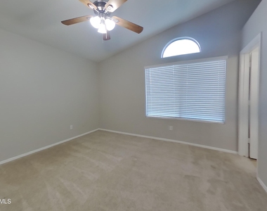 11302 W Orchid Lane - Photo Thumbnail 6