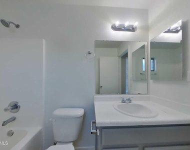 11302 W Orchid Lane - Photo Thumbnail 7