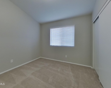 11302 W Orchid Lane - Photo Thumbnail 12