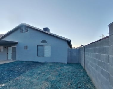 11302 W Orchid Lane - Photo Thumbnail 15