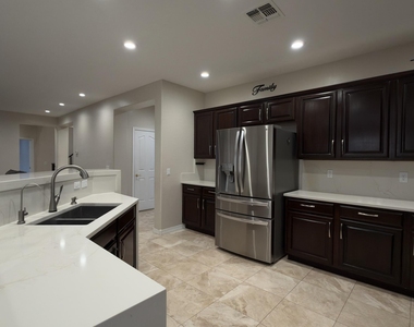 3903 E Lafayette Avenue - Photo Thumbnail 9