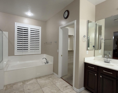3903 E Lafayette Avenue - Photo Thumbnail 32