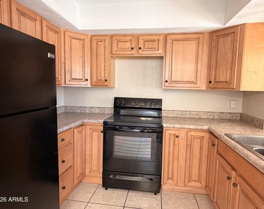 11630 N 25th Avenue - Photo Thumbnail 3
