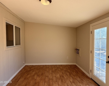 11630 N 25th Avenue - Photo Thumbnail 7