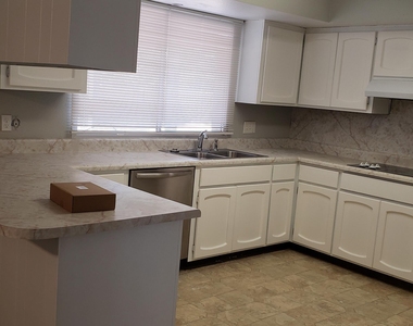 616 E Ellis Drive - Photo Thumbnail 2