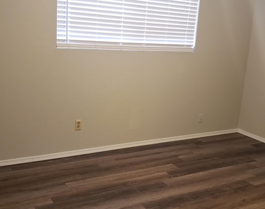 616 E Ellis Drive - Photo Thumbnail 7