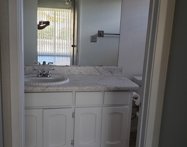 616 E Ellis Drive - Photo Thumbnail 10