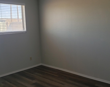 616 E Ellis Drive - Photo Thumbnail 6