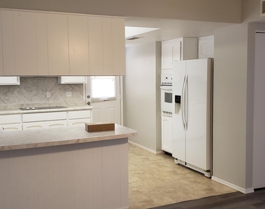 616 E Ellis Drive - Photo Thumbnail 3