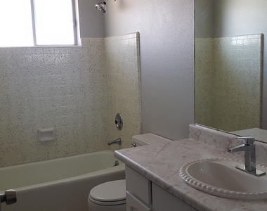 616 E Ellis Drive - Photo Thumbnail 9