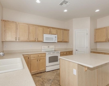 22507 N 31st Avenue - Photo Thumbnail 9