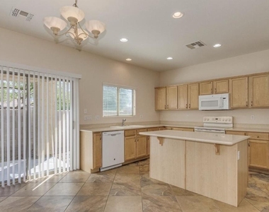 22507 N 31st Avenue - Photo Thumbnail 8