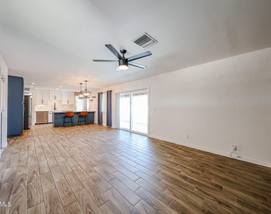 7308 E Pierce Street - Photo Thumbnail 6