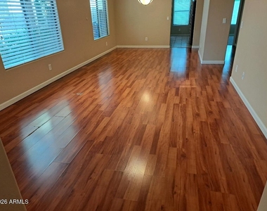 125 N 22nd Place - Photo Thumbnail 2