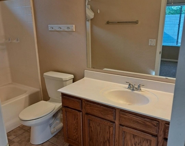 125 N 22nd Place - Photo Thumbnail 10