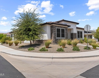 17376 W Wildwood Street - Photo Thumbnail 4